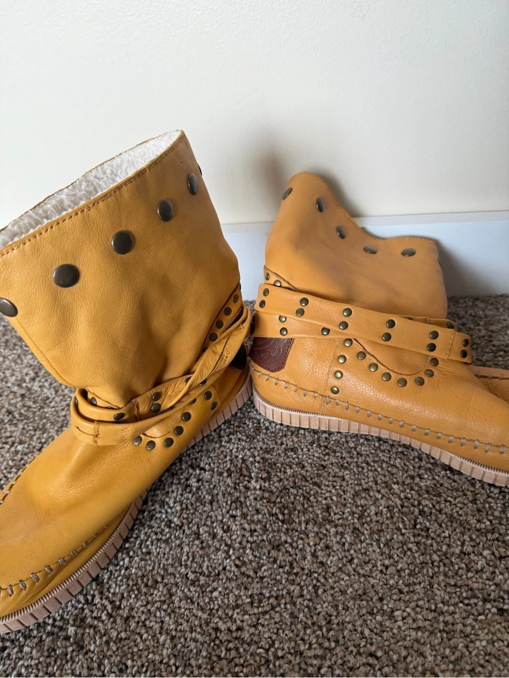 DINGO Women’s Leather Pull-On Malibu Boots